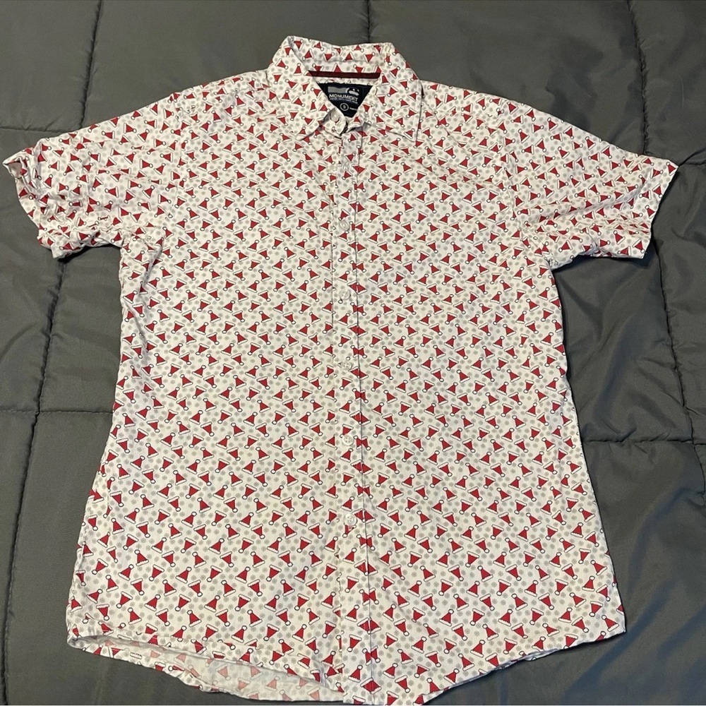 MONUMENT, Size Small, Red, White, Grey Christmas Hats Short Sleeve Shirt